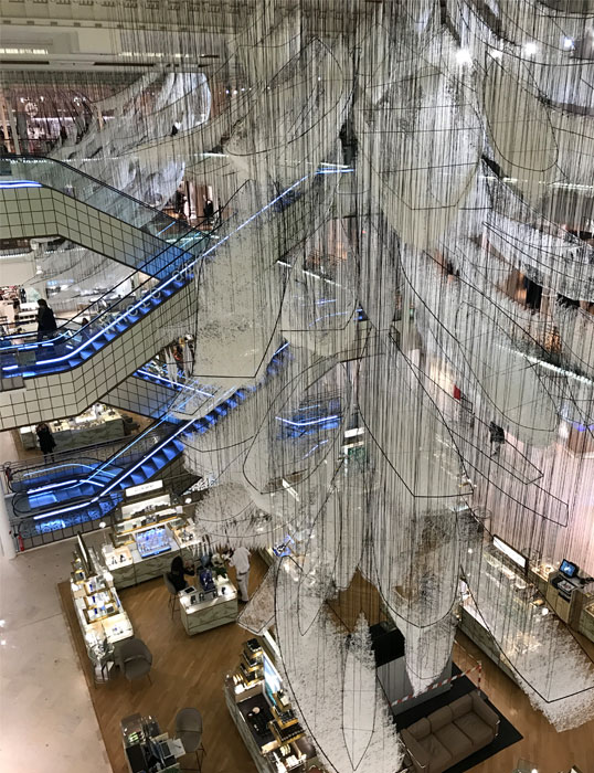 ボンマルシェ百貨店　Chiharu Shiotaの作品