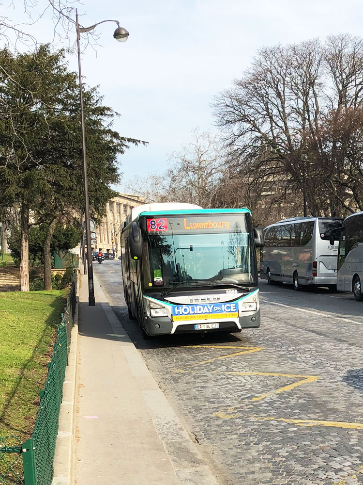 Paris Bus No. 82