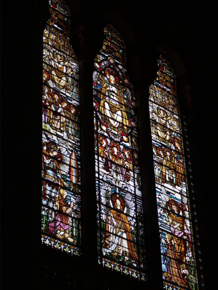 ノートルダム大聖堂のステンドグラス、Anges (1904)です