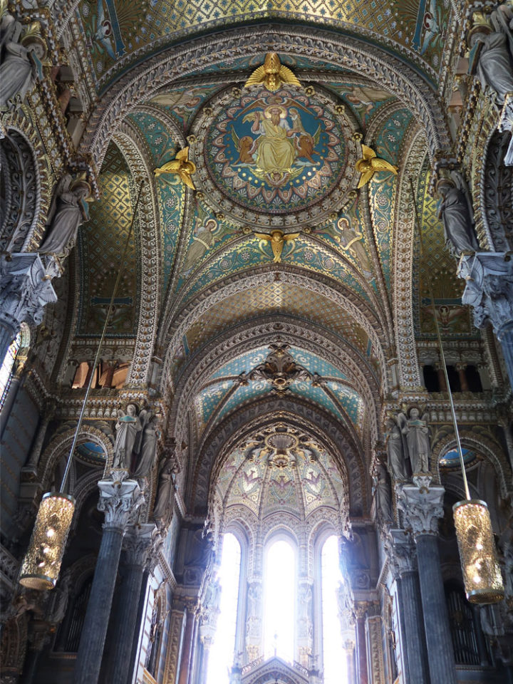 Saint-Josephの描かれた天井。