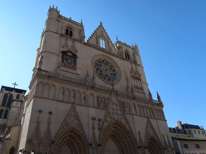 Cathédrale Saint-Jean-Baptisteの外観です。