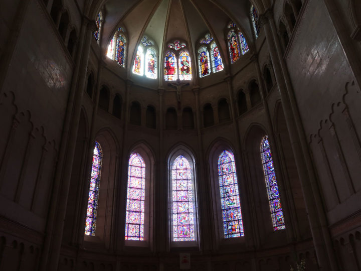 Stained glass called lancette.