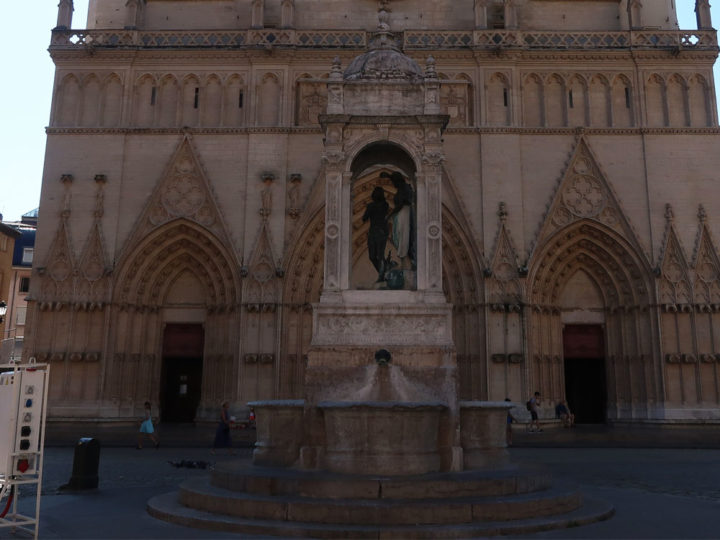 La fontaine Saint-Jean, a Renaissance fountain.