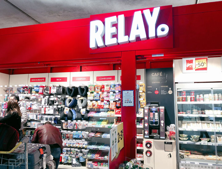 CDG空港内のRELAY