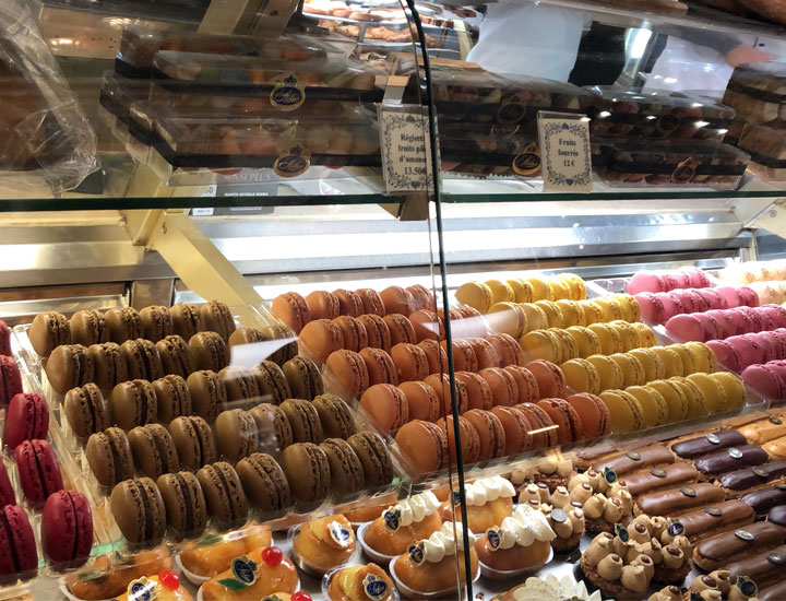 Macaroons are lined up.