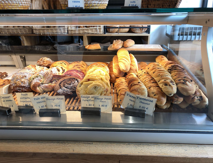 Viennoiseries are lined up.