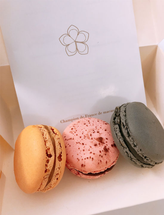 Macaroons.