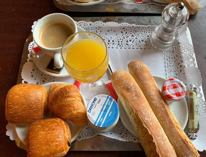 ブラッスリー・エクセルシオール・ナンシーの朝食です。