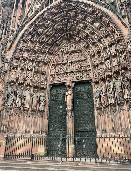ストラスブール大聖堂の中央の扉のティンパヌム