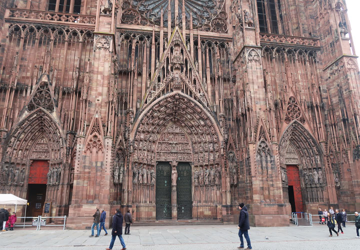 Facade on the three doors of Strasbourg Cathedral.