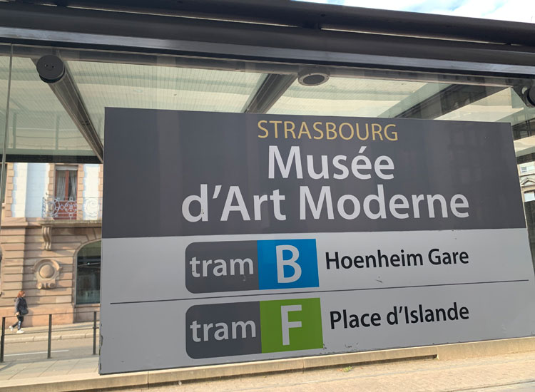 バス停、Musée d'Art Moderne