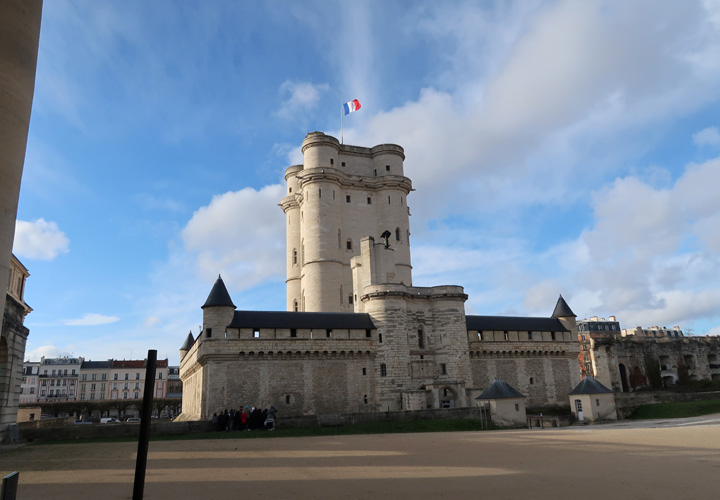 Chateau De Vincennes ヴァンセンヌ城 無料で楽しめる観光スポット ゴシック様式のサンシャペル教会は必見 タビパリラックス