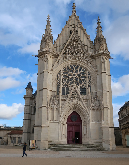 Sainte-Chapelle de Vincennes　サン・シャペル教会の正面の様子です。