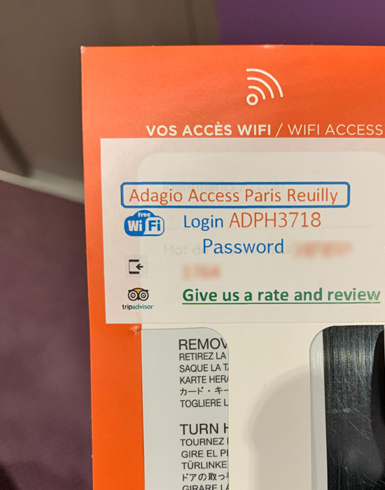 Wi-Fiのアクセスキーが書かれています。