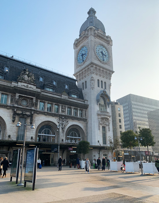パリ・リヨン駅の外観です。