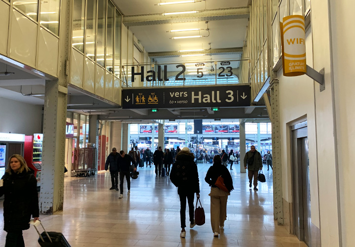 Hall2、Hall3への連絡通路です。