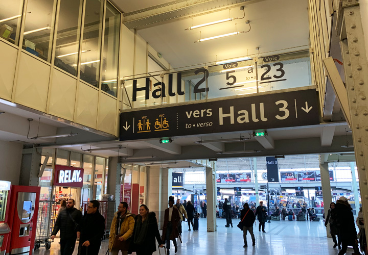 Hall2、Hall3への連絡通路です。