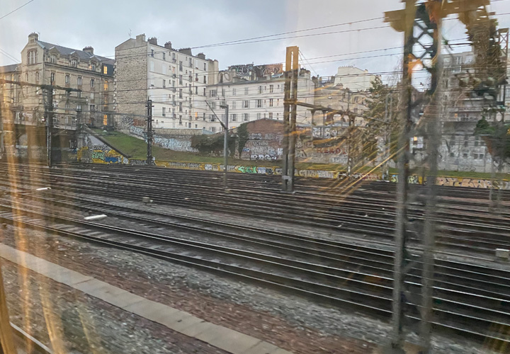 パリ北駅、TGVからの車窓