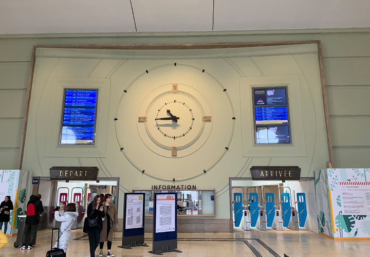 駅構内にある大時計です。