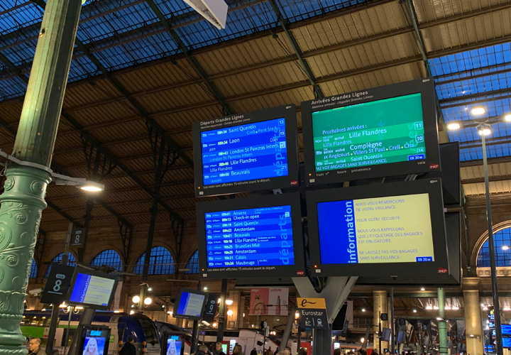 パリ北駅の電光掲示板です。