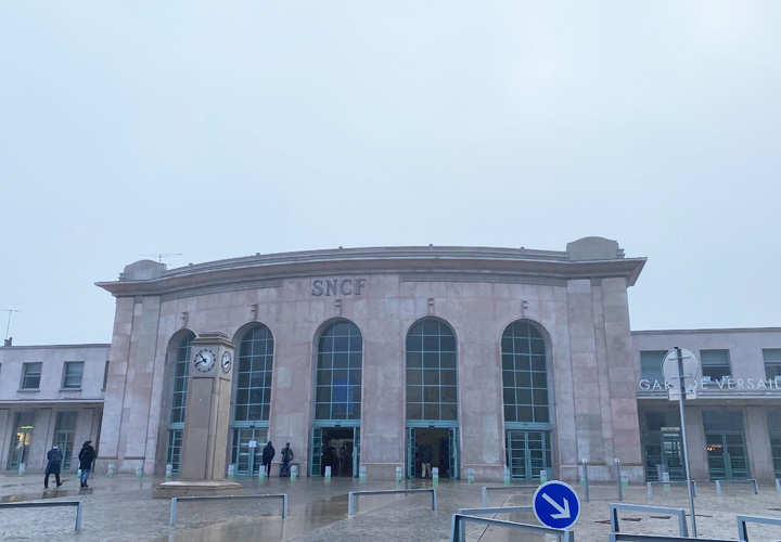 Gare de Versailles-Chantiersの外観です。