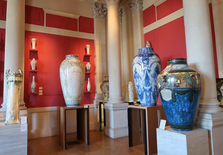 Vase de Beauvais dit des Saisons（四季、ボヴェの花瓶）「真ん中のブルーの花瓶）