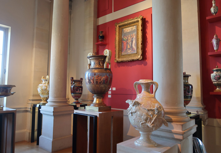 Vase étrusque à rouleaux（エルトリアの花瓶）「中央の花瓶」
