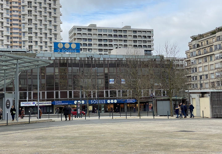 レンヌ　メトロ　シャルル・ド・ゴール駅前広場